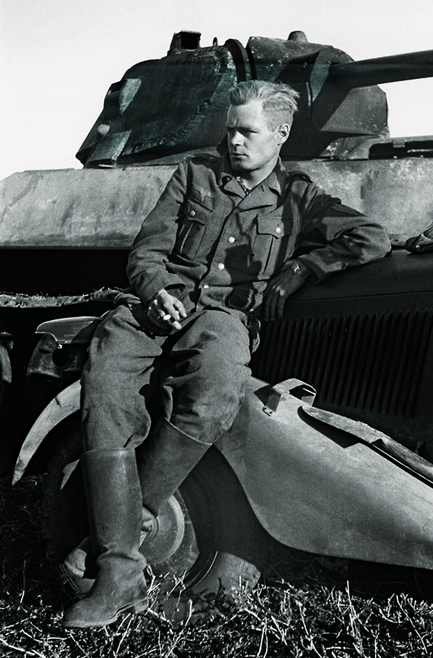 A German soldier with an undercut on the Eastern Front, 1942. From The Barber Book. © MONDADORI Portfolio / AkgImages