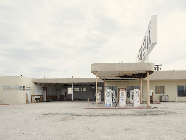 Gas Station Ragsdale Rroad Desert Center California - Iñaki Bergera
