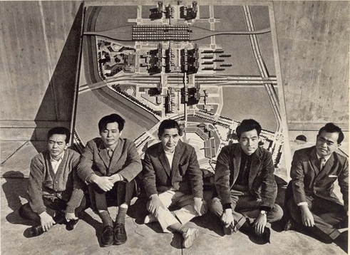 Kenzo Tange (centre) and his team, in front of their plan for Skopje