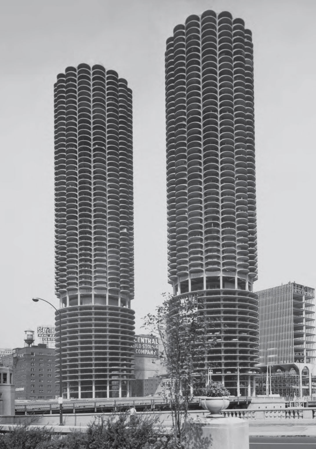 Marina City, Chicago by Bertrand Goldberg, as reproduced in Atlas of Brutalist Architecture