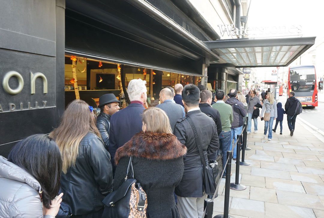 The queue outside Waterstones - Photo Bonnie Beadle